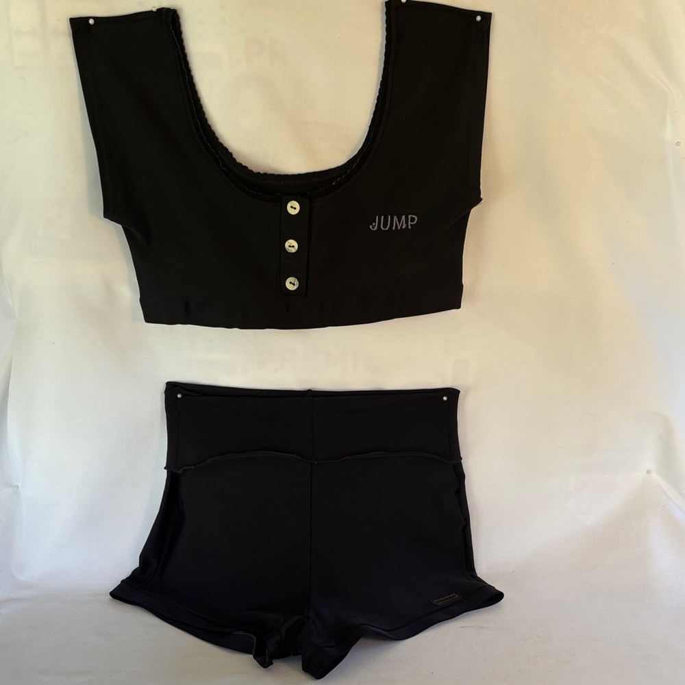 VINTAGE 1980โs BRAZILIAN BRAND โJUMPโ BLACK CROP TOP & SHORTS SET SIZE 8 - Picture 3 of 16